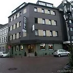 Carlton 3*